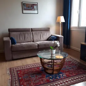 https://le-petit-rochereau.fr-provencehotel.com